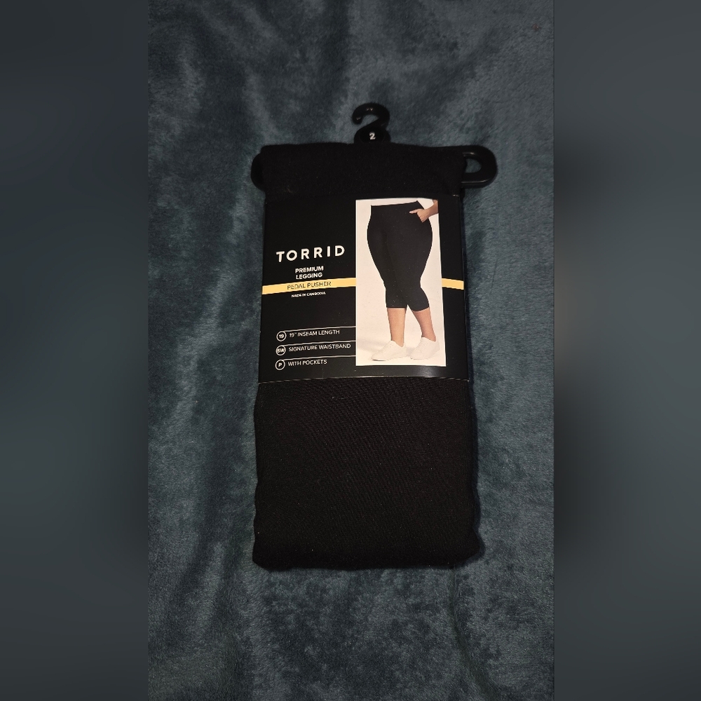 Torrid Black Pedal Pusher Leggings